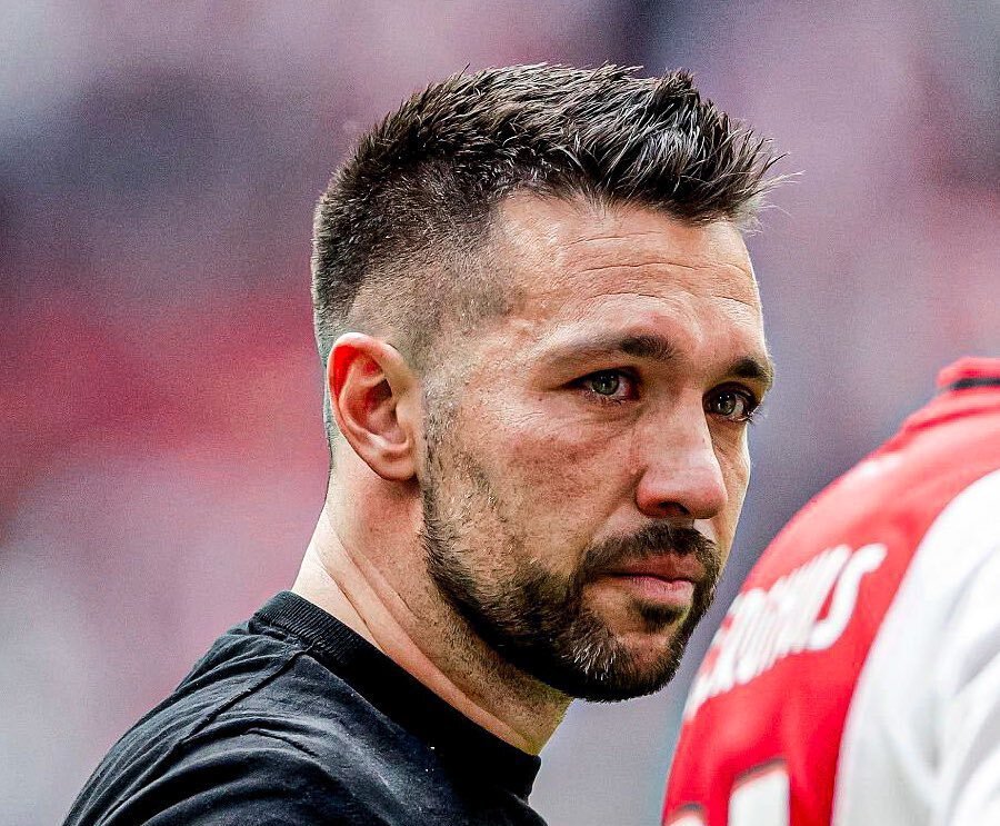 爱游戏中国-包含转折点！阿贾克斯止住颓势，荷甲集结日攻防权衡，更衣室稳定，更衣室氛围转暖的词条