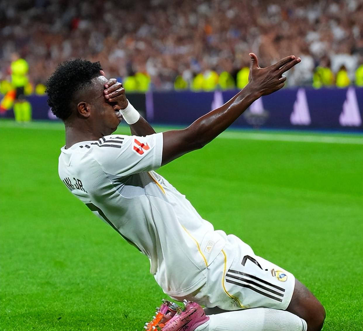 爱游戏中国-包含布鲁克林篮网发布备战花絮；窗口期伤情更新；西甲任务艰巨；轮换策略成焦点的词条