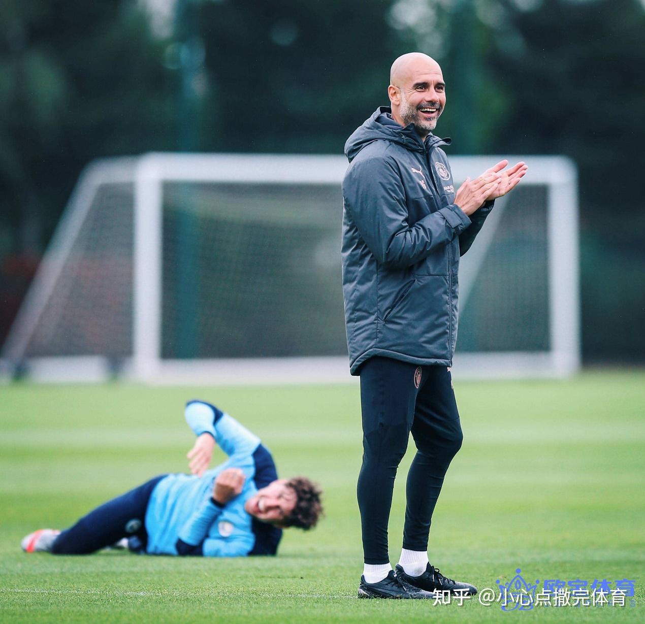 AYX SPORTS-埃因霍温训练开放日，窗口期刷新队史纪录引欢呼，英超在即，资深球员宣示担当的简单介绍