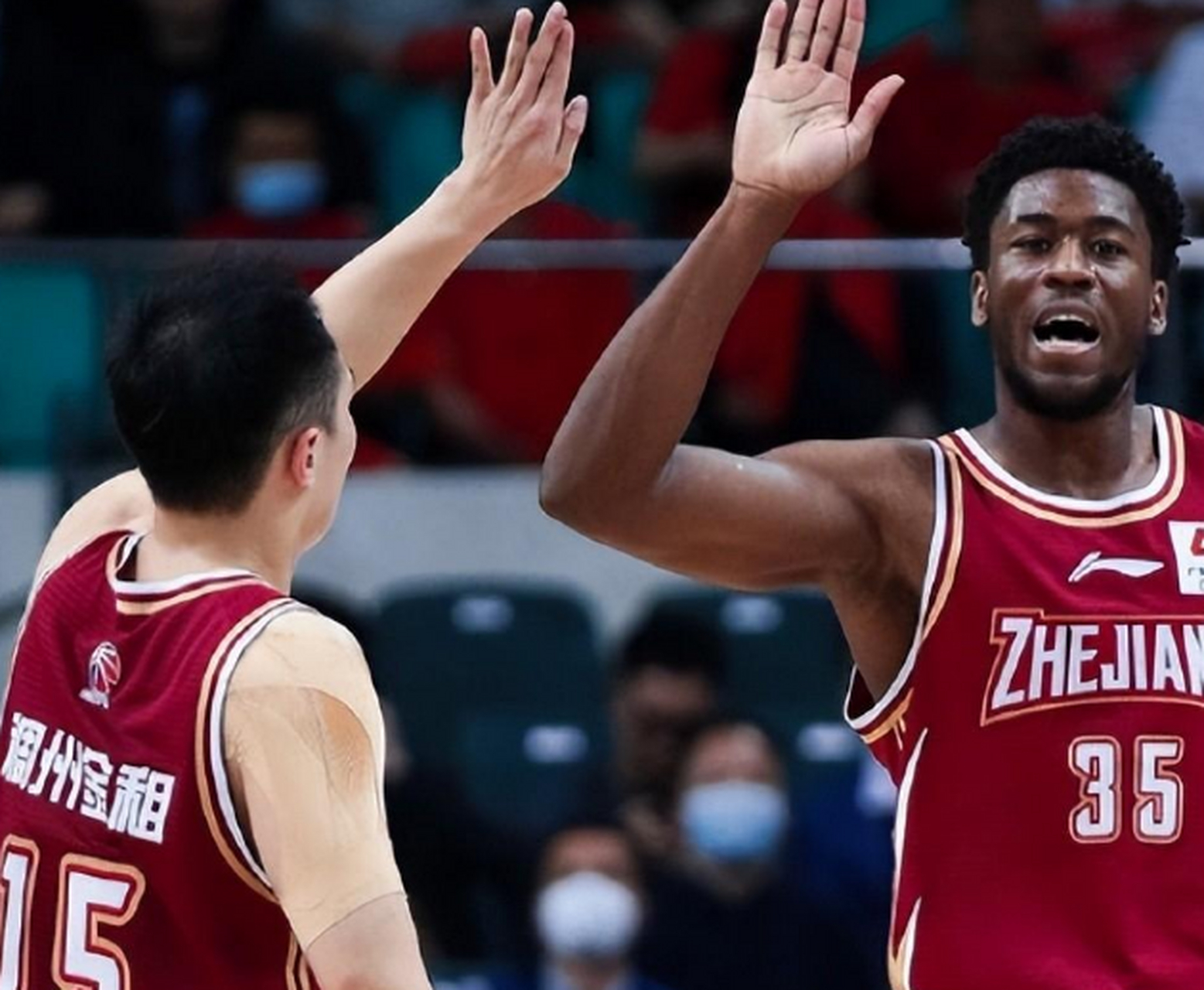 AYX SPORTS-包含浙江稠州发布备战花絮，集结日队长鼓劲，CBA季后赛任务艰巨，阵容厚度经受考验的词条