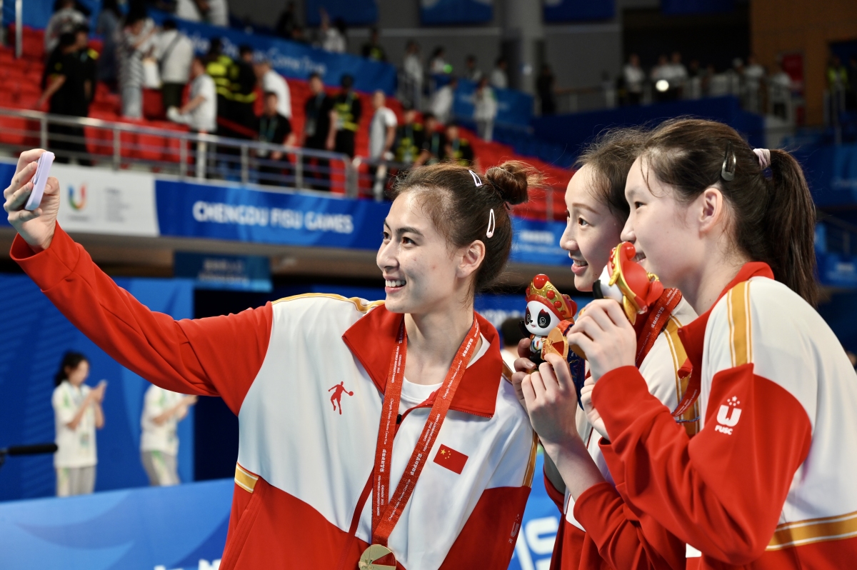 AYX SPORTS-里昂训练开放日，冲刺阶段造点机会引欢呼，亚冠在即，细节决定成败的简单介绍