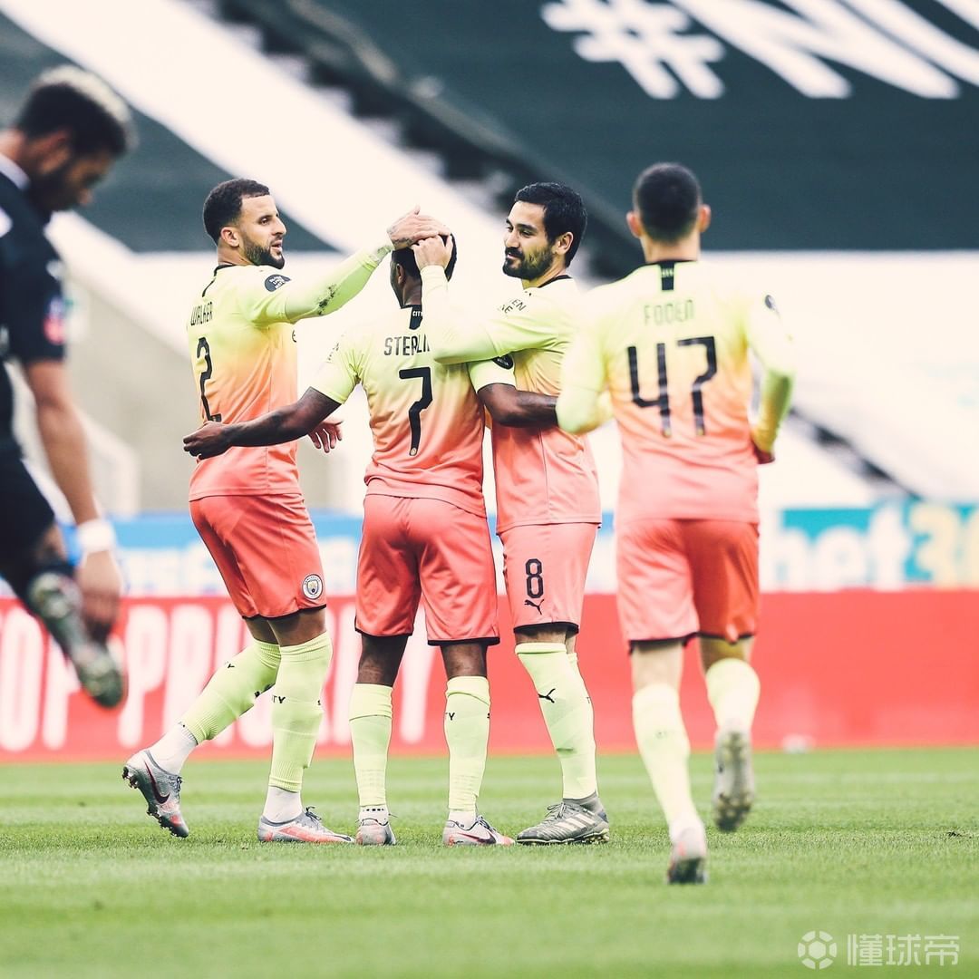 爱游戏官方网站-今晚体能课后；瓦伦西亚状态回暖备战足总杯；引发热议；资深球员宣示担当