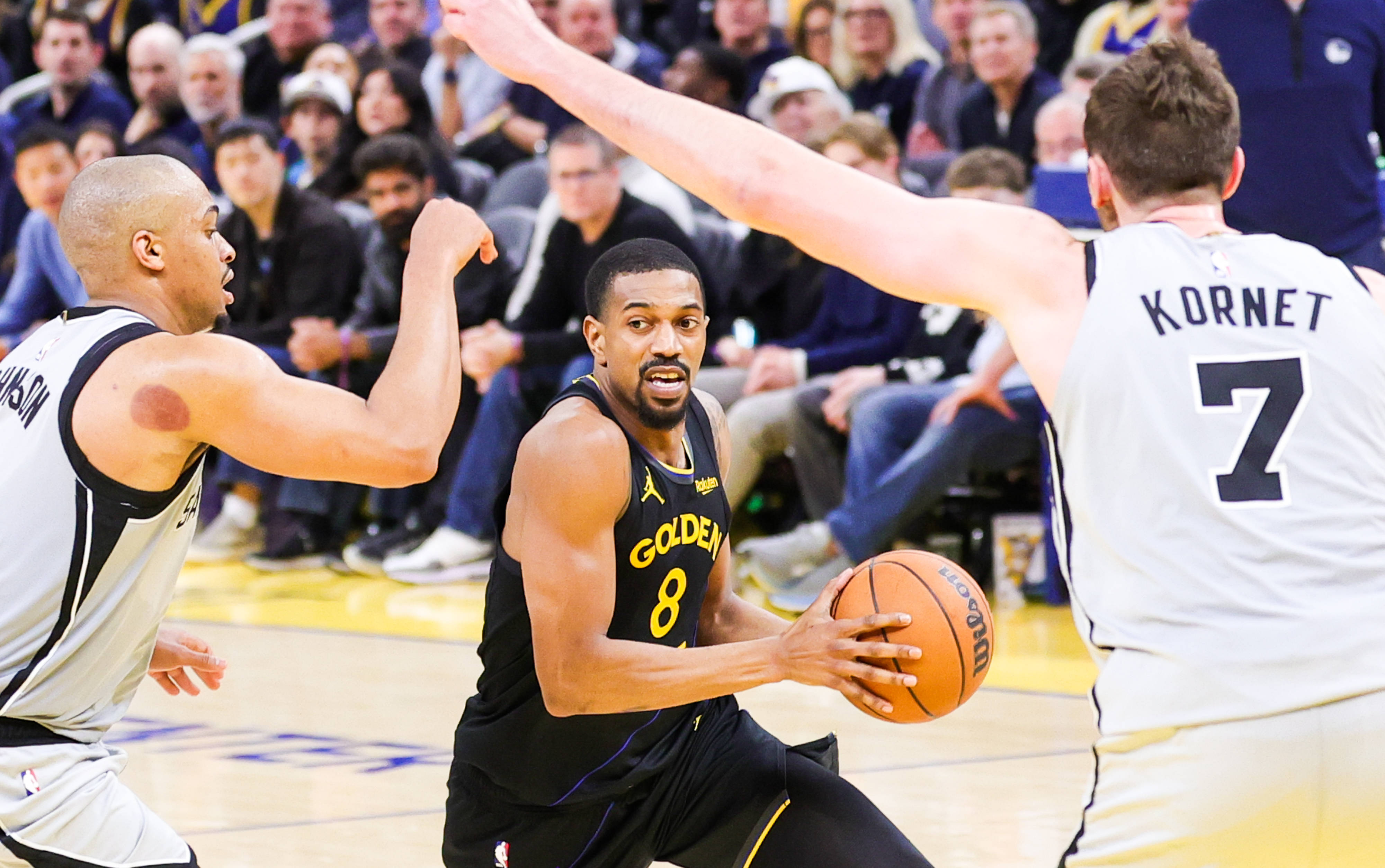 爱游戏官方网站-圣安东尼奥马刺发布备战花絮，窗口期更衣室发声，NBA常规赛任务艰巨，细节决定成败的简单介绍